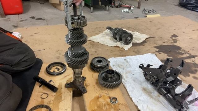 How to disassemble a Mercedes 2008 C220 6 speed manual gearbox смотреть онлайн