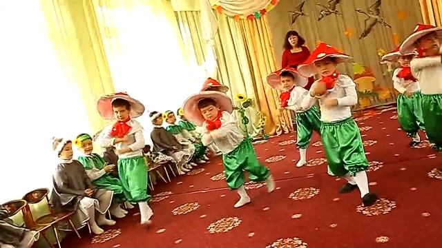 Грибочки пляшут Crazy Frog -- Crazy Jodeling