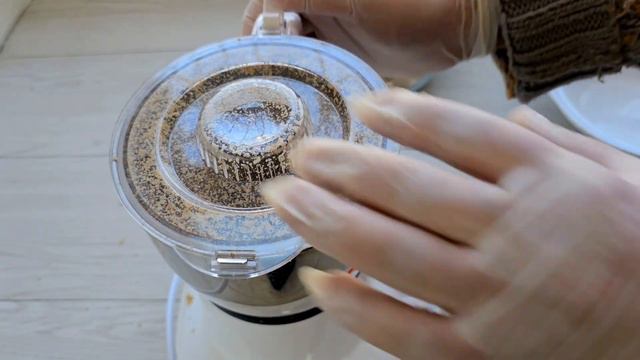 طريقة تحضير الطحينية السائله بزيت السمسم من دون زيت نباتي صحية مئة % والطعم دماااااار😋👌 смотреть онлайн