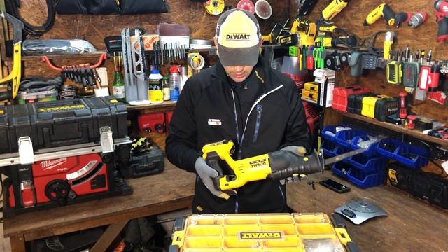 Piła Szablasta (Lisica) DEWALT DCS380 XR смотреть онлайн