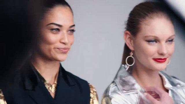 45 SEC Swarovski FW16 PlayItByEar Final V2 1080p смотреть онлайн