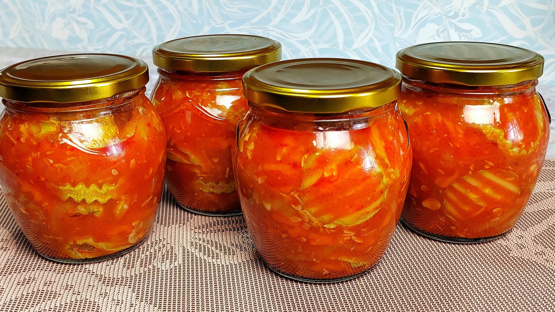 Закуска из КАБАЧКОВ РАЗЛЕТАЕТСЯ ЗА СЕКУНДУ. Самый вкусный салат из кабачков на зиму смотреть онлайн