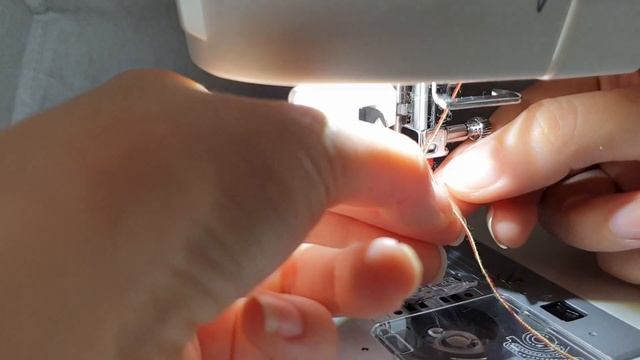 Как шить двойной иглой. Декоративные строчки двойной иглой. Twin needle смотреть онлайн