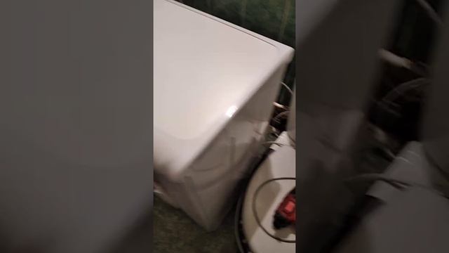 Снимаем верхнюю панель у ст. машинки Индезит. смотреть онлайн