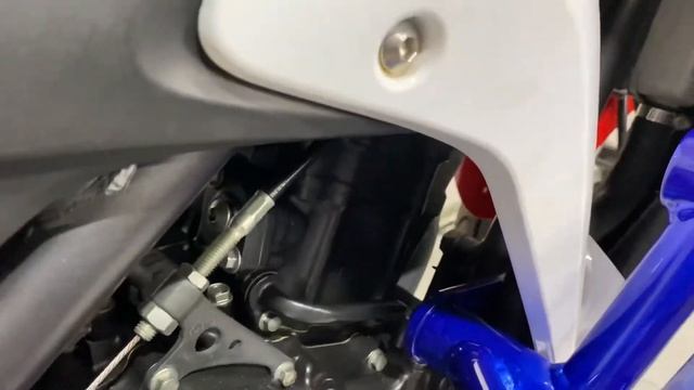 Клетка и сабкейдж Crazy Iron на HONDA CBR250R; CBR300R смотреть онлайн