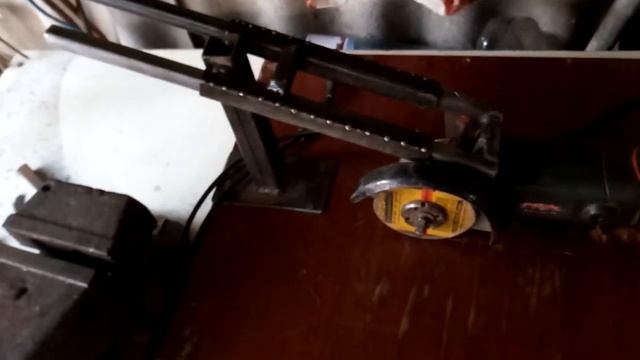 Отрезной станок для болгарки своими руками! С протяжкой! (Grinder Cutting Machine. With a broach!) смотреть онлайн
