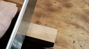 Как заточить железку рубанка. Простейшее приспособление для заточки ножа рубанка.