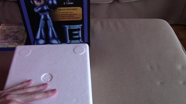 Mega Man Legacy Collection with Mega Man Statue & E Tank Unboxing смотреть онлайн