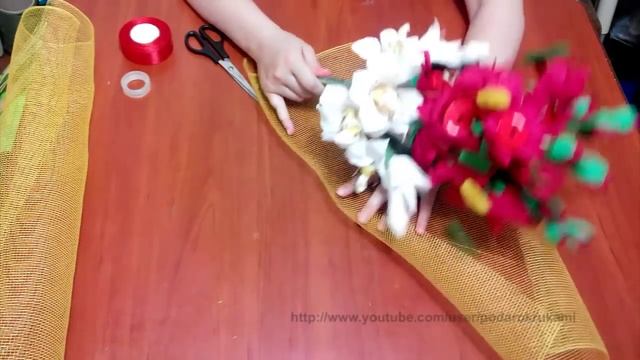 Букет гладиолусов и лилий из конфет. Sweets Bouquet Of Gladioli And Lilies