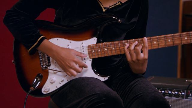 Fender Player Stratocaster Anniversary 2-Color Sunburst | Demo & Overview with Melanie Faye смотреть онлайн