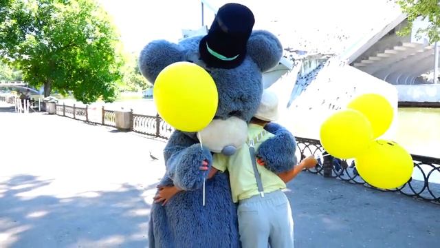 Инклюзивный Театр "Незабудки". Тимофей Тильный читает стих — «А можно я вам сонце подарую?». смотреть онлайн