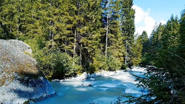 Горная река , красивое видео ... смотреть онлайн