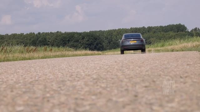 Nissan Leaf+ vs. Tesla Model 3 Standard Range Plus – AutoWeek Dubbeltest - English subtitles смотреть онлайн