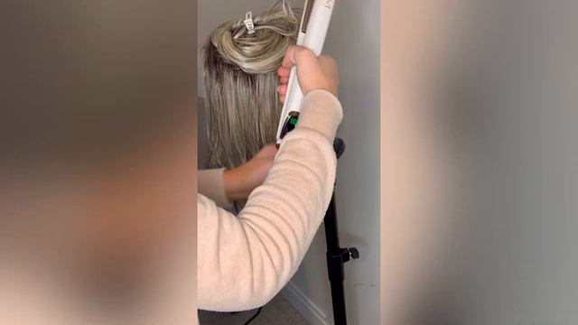 TUTORIAL How I Straighten my Wavy Heat Friendly Synthetic Wigs (shown on Raquel Welch’s Wavy Day)! смотреть онлайн