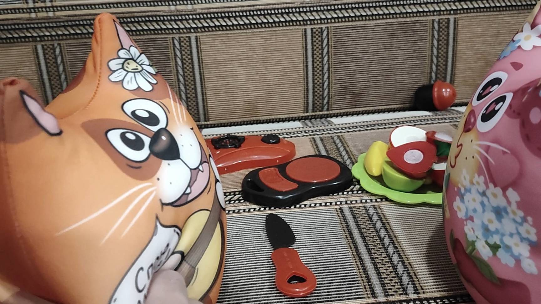 Пухляш и Пухляшка готовят еду [видео для детей]