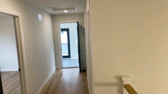 Как живут богатые люди в Канаде? Обзор дома за $1,200.000 долларов. смотреть онлайн