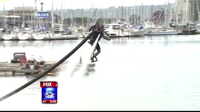 Провальный полет с рюкзаком на водном двигателе смотреть онлайн