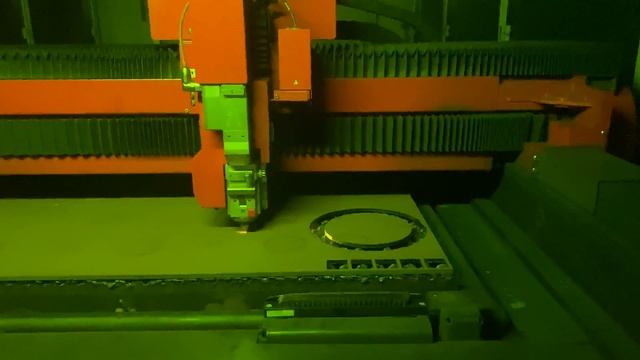 Bystronic Fiber Laser 4020 ByTrans Extended. Cutting 10mm HARDOX 400 смотреть онлайн