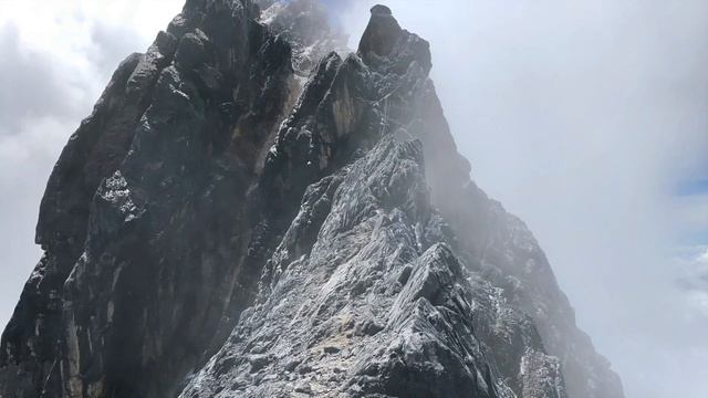 Восхождение на Пирамиду Карстенса, высочайшую вершину Австралии и Океании. Март 2018 смотреть онлайн