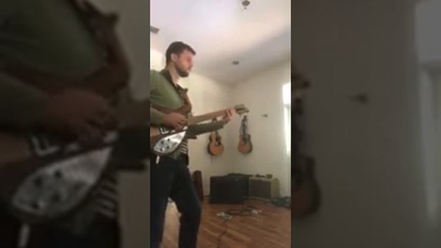 Rickenbacker 650d with coil split and onboard buffer through 73 fender twin reverb смотреть онлайн