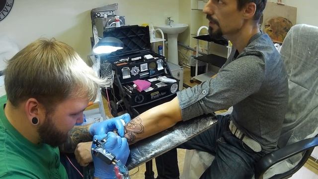 Tattoo (trash polka style) смотреть онлайн