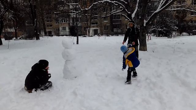Vlog/Влог/Снег/Игры зимой/Лепим снеговика/Снежки/Играем в войнушки/Делаем ангелочков на снегу смотреть онлайн