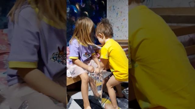 распаковка новогодних подарков #дочка#новыйгод смотреть онлайн