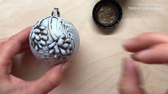 Елочные шары своими руками. Идея новогоднего подарка. Переделка пластиковых шаров. смотреть онлайн