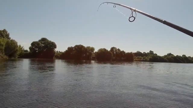 Ловля на спиннинг. Открытие лодочного сезона 2020. Москва-река в июне смотреть онлайн