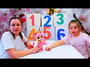 Лера находит новых питомцев в коробках