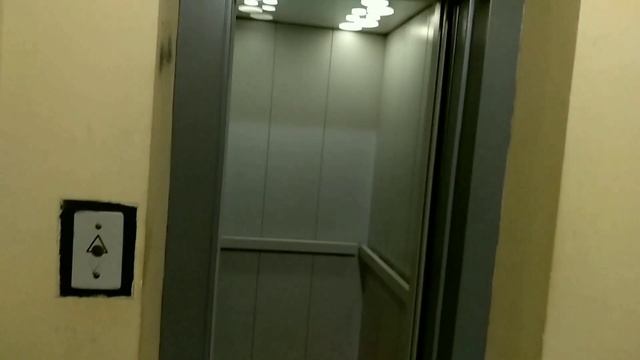 Съёмка с товарищами Dmitrii021293 и Лифтовым. Пассажирский лифт (МЛМ-2007 г.в) V=1 м/с, г/п 400 кг смотреть онлайн