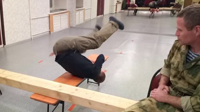 Специальная акробатика. Кувырок назад с реверсом . смотреть онлайн