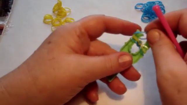 браслет на рогатке из резиночек Rainbow loom спинелет смотреть онлайн