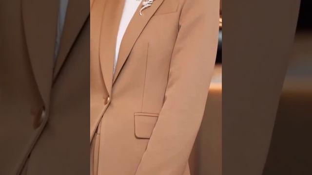 женский брючный костюм. смотреть онлайн