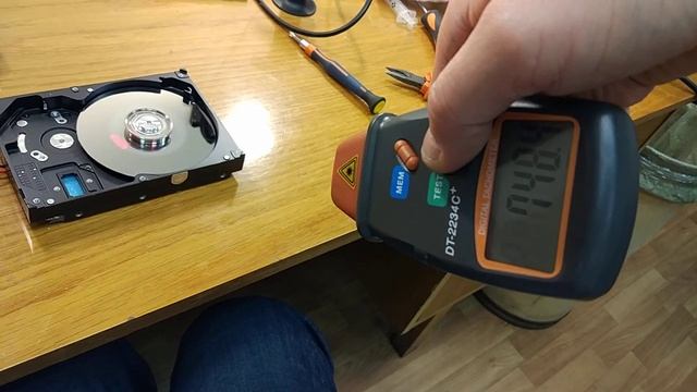 Запуск электродвигателя HDD от компьютера смотреть онлайн