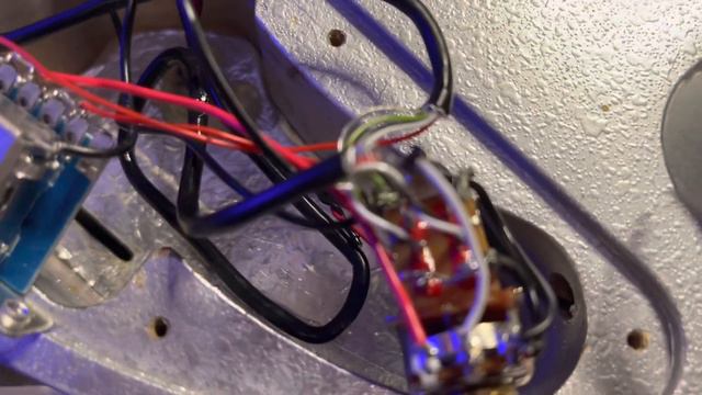 Upgrading guitar electronics !!! #guitarelectronics #ibanez #guitarrepair #dimarziopickups смотреть онлайн