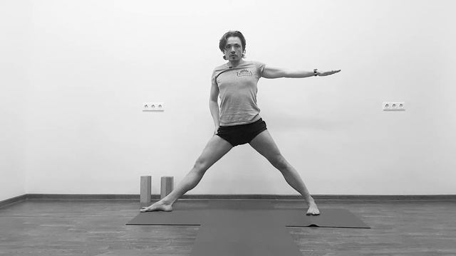 Утхита Хаста Падасана (Поза вытянутых рук и ног). Техника выполнения. смотреть онлайн