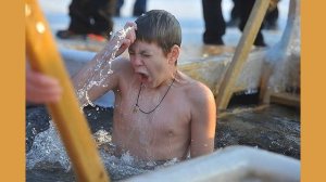 Когда купаться на Крещение 2022? Тонкости Крещенских купаний и запреты