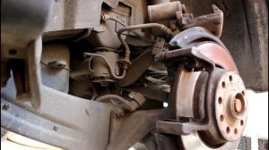 Замена задних тормозных колодок без компьютера на Volkswagen Tiguan 2,0 Фольксваген Тигуан 2009 год