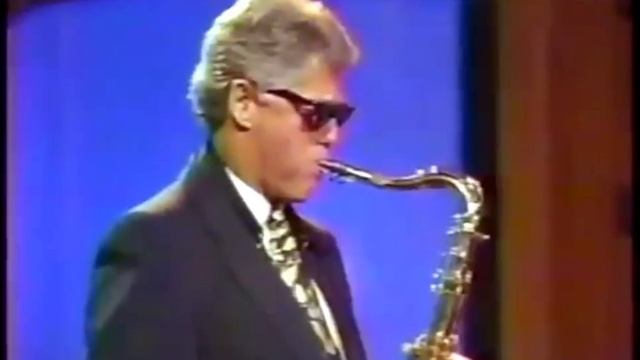 Bill Clinton playing saxophone on Arsenio Hall Show (HD) смотреть онлайн