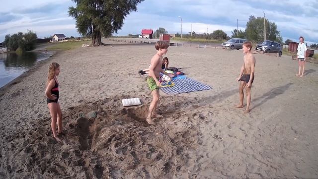 Выберись из песка последним, чтобы не опозориться смотреть онлайн