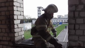 Спуск по верёвке. Самоспасание. Эвакуация через окно. Russian firefighter nraining