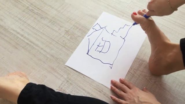 Челлендж Рисуем ногами TOE ART CHALLENGE смотреть онлайн