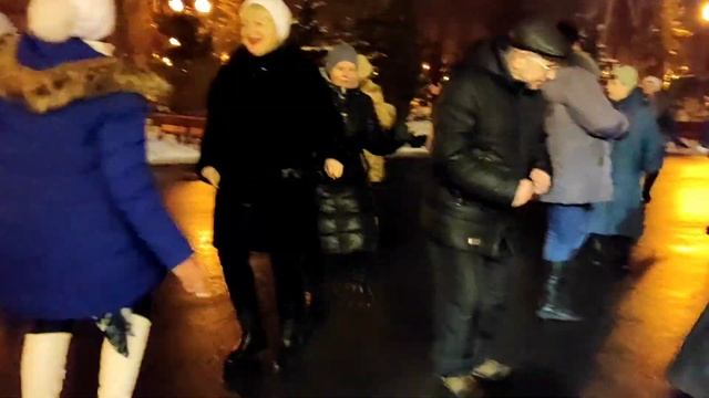 ТАНЦЫ В ПАРКЕ ГОРЬКОГО/РЕТРО ПАРК/ХАРЬКОВ/ЯНВАРЬ 2022?? смотреть онлайн