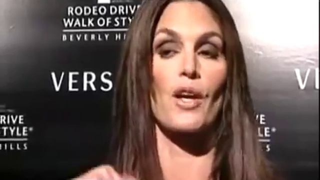 Супермодель Синди Кроуфорд снова в деле смотреть онлайн