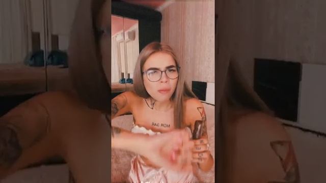 Злата Бодровская в прямом эфире 30.11.2019. Каждая татуировка с чем-то связана. смотреть онлайн