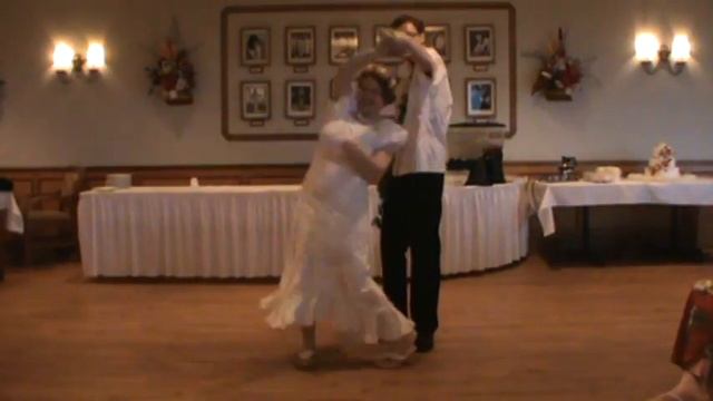 Evan and Amanda's First Dance смотреть онлайн