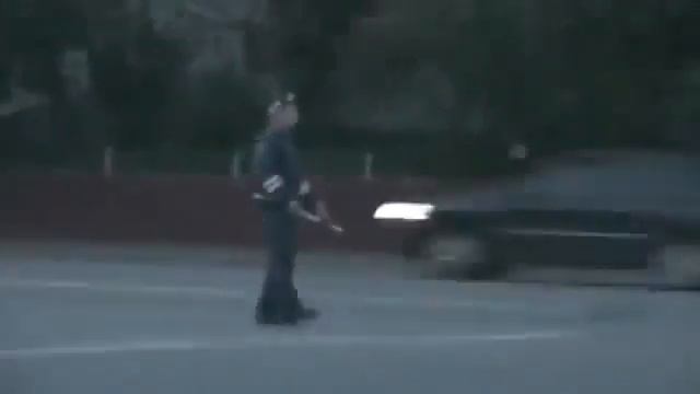 Танцующий регулировщик смотреть онлайн