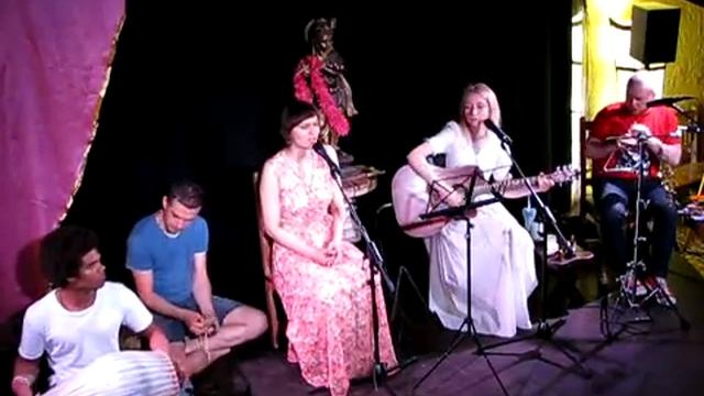 Achintya Shakty Lalita & к?M - Om Namo Bhagavate Vasudevaya смотреть онлайн