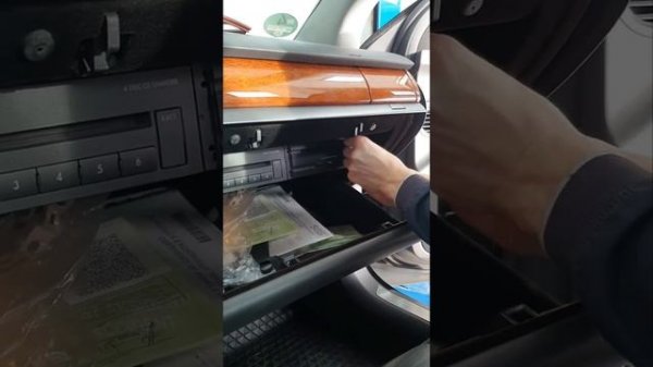 VW Phaeton center air vent repair